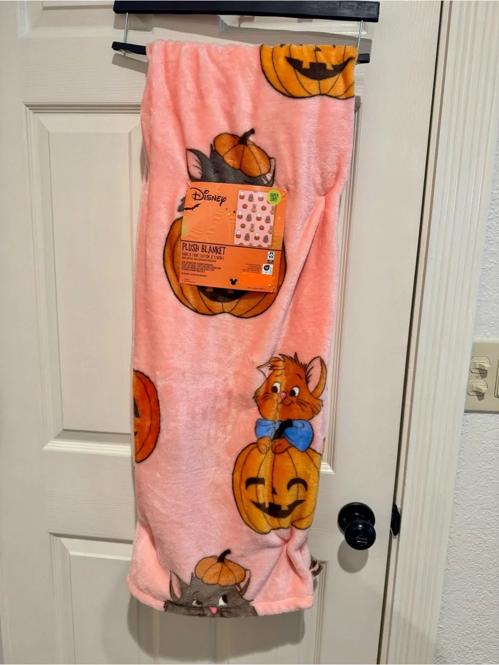 DISNEY THE ARISTOCRATS HALLOWEEN THROW